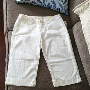 Aeropostale white lowrise lightweight cotton capri